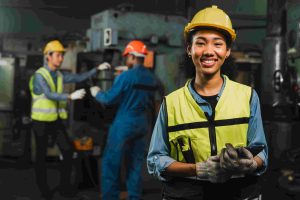 trabalhadora sorrindo