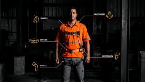 Homem utilizando EPIs