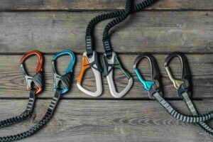 talabartes em uma mesa